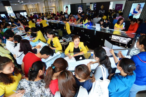 Công ty vàng hốt bạc trong ngày vía Thần Tài - Ảnh 1. Công ty vàng hốt bạc trong ngày vía Thần Tài - Ảnh 1.