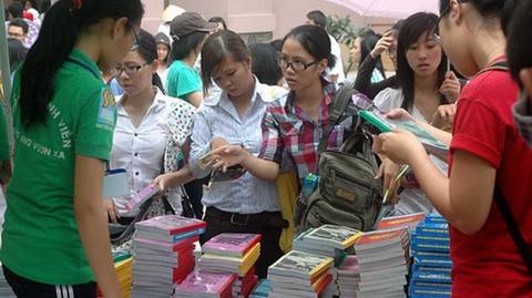 Từ năm 1 đến năm 4, sinh viên đều lơ giáo trình - Ảnh 1. Từ năm 1 đến năm 4, sinh viên đều lơ giáo trình - Ảnh 1.