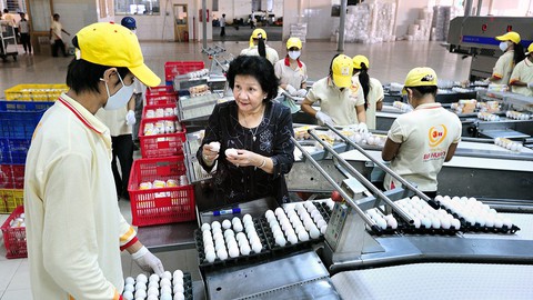 Nữ hoàng hột vịt Ba Huân có thêm 32,5 triệu USD - Ảnh 1. Nữ hoàng hột vịt Ba Huân có thêm 32,5 triệu USD - Ảnh 1.