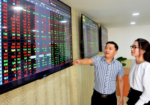 Cổ phiếu Eximbank hồi phục sau tin xấu về vụ 245 tỉ bốc hơi - Ảnh 1. Cổ phiếu Eximbank hồi phục sau tin xấu về vụ 245 tỉ bốc hơi - Ảnh 1.