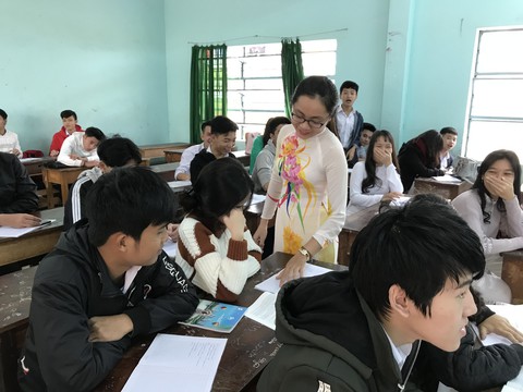 Dỗ trước, dạy sau ngăn học sinh bỏ học - Ảnh 1. Dỗ trước, dạy sau ngăn học sinh bỏ học - Ảnh 1.