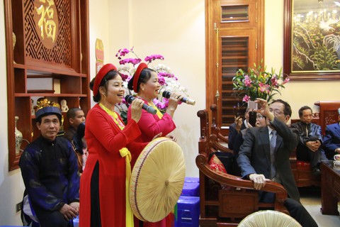 Trước ngày khai hội Lim, liền anh liền chị hát quan họ thâu đêm - Ảnh 5. Trước ngày khai hội Lim, liền anh liền chị hát quan họ thâu đêm - Ảnh 5.