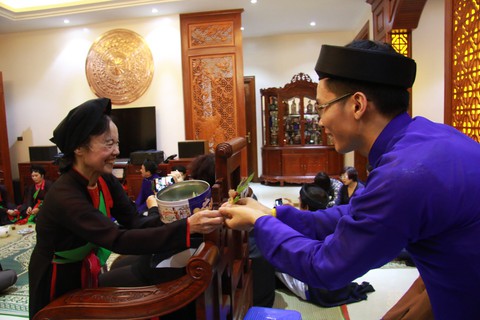 Trước ngày khai hội Lim, liền anh liền chị hát quan họ thâu đêm - Ảnh 8. Trước ngày khai hội Lim, liền anh liền chị hát quan họ thâu đêm - Ảnh 8.