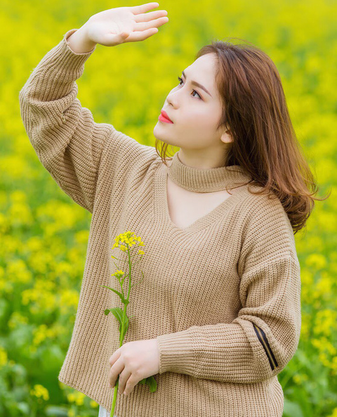 Dược sĩ 9x hút ngàn like nhờ ảnh áo blouse trắng - Ảnh 2. Dược sĩ 9x hút ngàn like nhờ ảnh áo blouse trắng - Ảnh 2.