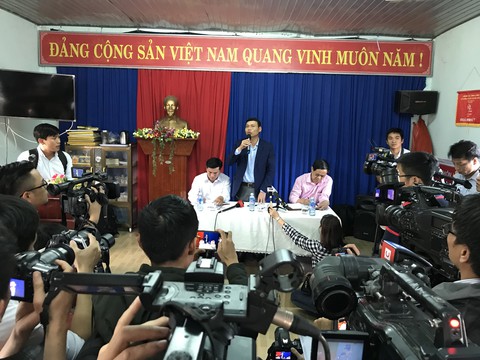 Lãnh đạo Đà Nẵng đối thoại với dân về 2 nhà máy thép - Ảnh 2. Lãnh đạo Đà Nẵng đối thoại với dân về 2 nhà máy thép - Ảnh 2.