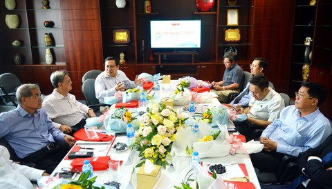 Ngày của mình, thầy thuốc canh cánh nghĩ cho người - Ảnh 5. Ngày của mình, thầy thuốc canh cánh nghĩ cho người - Ảnh 5.