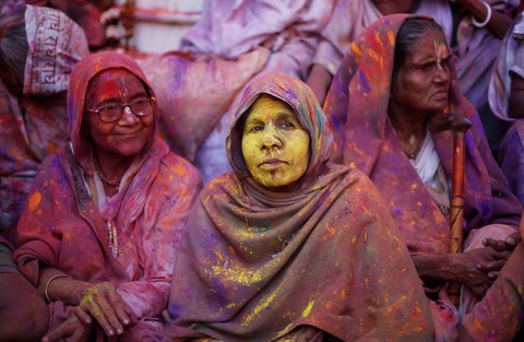 Góa phụ Ấn ăn mừng Holi, phá vỡ tập tục bất công - Ảnh 13. Góa phụ Ấn ăn mừng Holi, phá vỡ tập tục bất công - Ảnh 13.