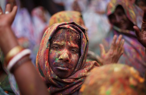 Góa phụ Ấn ăn mừng Holi, phá vỡ tập tục bất công - Ảnh 12. Góa phụ Ấn ăn mừng Holi, phá vỡ tập tục bất công - Ảnh 12.