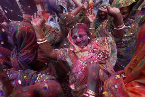 Góa phụ Ấn ăn mừng Holi, phá vỡ tập tục bất công - Ảnh 7. Góa phụ Ấn ăn mừng Holi, phá vỡ tập tục bất công - Ảnh 7.