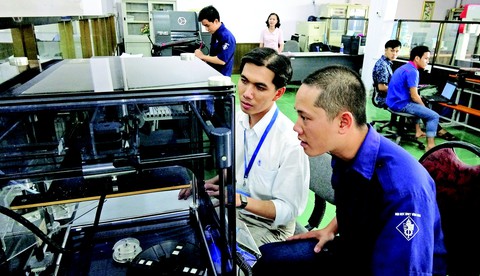 Cậu sinh viên Vĩnh Long ăn ngủ cùng nông dân - Ảnh 1. Cậu sinh viên Vĩnh Long ăn ngủ cùng nông dân - Ảnh 1.