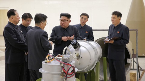 Hòa hợp được bán đảo Triều Tiên, ông Trump sẽ ôm Nobel hòa bình - Ảnh 2. Hòa hợp được bán đảo Triều Tiên, ông Trump sẽ ôm Nobel hòa bình - Ảnh 2.