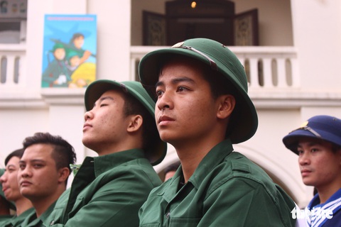 Gần 2.000 thanh niên thủ đô tình nguyện nhập ngũ - Ảnh 5. Gần 2.000 thanh niên thủ đô tình nguyện nhập ngũ - Ảnh 5.