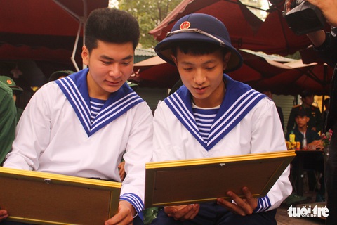 Gần 2.000 thanh niên thủ đô tình nguyện nhập ngũ - Ảnh 3. Gần 2.000 thanh niên thủ đô tình nguyện nhập ngũ - Ảnh 3.