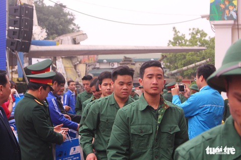 Gần 2.000 thanh niên thủ đô tình nguyện nhập ngũ - Ảnh 6. Gần 2.000 thanh niên thủ đô tình nguyện nhập ngũ - Ảnh 6.
