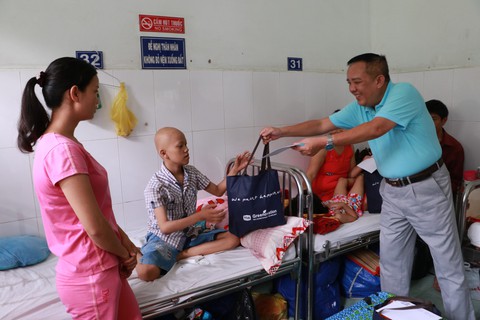 Ước mơ của Thúy mang Tết đến cho bệnh nhi ung thư - Ảnh 5. Ước mơ của Thúy mang Tết đến cho bệnh nhi ung thư - Ảnh 5.