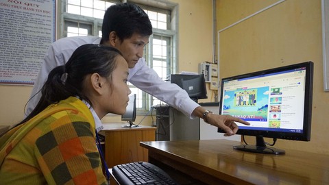 Thầy giáo mở kênh trực tuyến dạy tiếng Brũ Vân Kiều - Ảnh 1. Thầy giáo mở kênh trực tuyến dạy tiếng Brũ Vân Kiều - Ảnh 1.