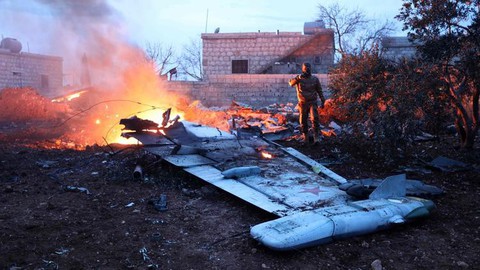 Máy bay Nga bị bắn hạ, một phi công tử nạn ở Syria - Ảnh 1. Máy bay Nga bị bắn hạ, một phi công tử nạn ở Syria - Ảnh 1.
