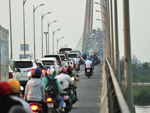Chưa tết, cầu Rạch Miễu đã quá tải - Ảnh 1. Chưa tết, cầu Rạch Miễu đã quá tải - Ảnh 1.