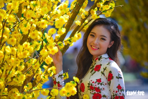 Giới trẻ Sài Gòn xuống phố chụp hình đón tết - Ảnh 4. Giới trẻ Sài Gòn xuống phố chụp hình đón tết - Ảnh 4.