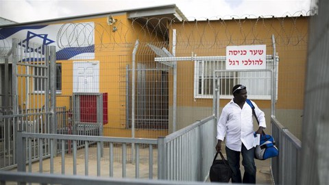 Israel thông báo trục xuất hàng ngàn người tị nạn châu Phi - Ảnh 1. Israel thông báo trục xuất hàng ngàn người tị nạn châu Phi - Ảnh 1.