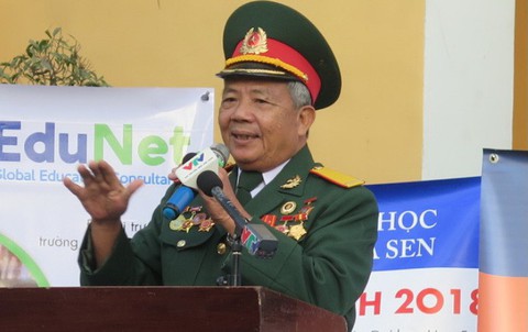 Buổi chào cờ đặc biệt với nhân chứng Biệt động Sài Gòn - Ảnh 1. Buổi chào cờ đặc biệt với nhân chứng Biệt động Sài Gòn - Ảnh 1.