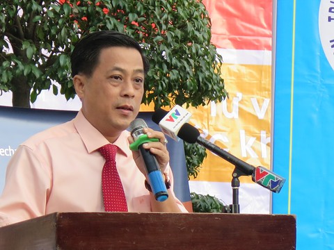 Buổi chào cờ đặc biệt với nhân chứng Biệt động Sài Gòn - Ảnh 2. Buổi chào cờ đặc biệt với nhân chứng Biệt động Sài Gòn - Ảnh 2.