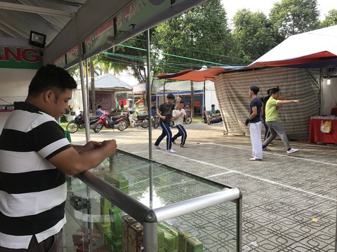 Hội chợ, công trình bủa vây công viên - Ảnh 3. Hội chợ, công trình bủa vây công viên - Ảnh 3.
