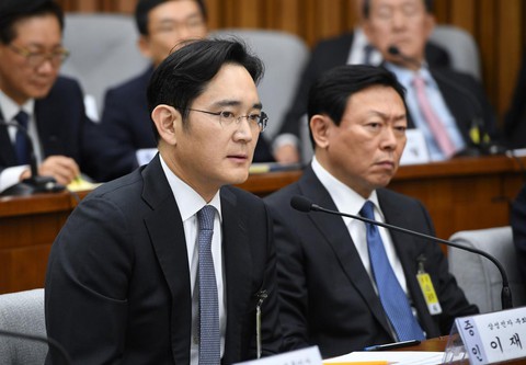 ‘Thái tử’ Samsung chỉ bị phạt tù treo hơn 2 năm - Ảnh 1. ‘Thái tử’ Samsung chỉ bị phạt tù treo hơn 2 năm - Ảnh 1.