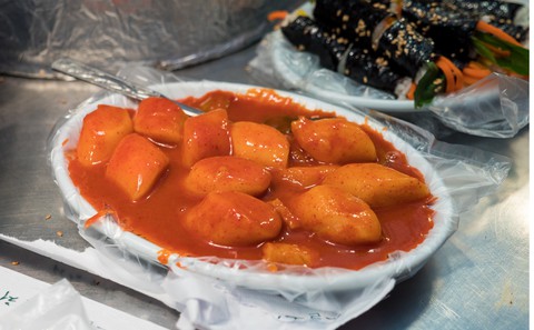Chợ Gwangjang - thiên đường ẩm thực đường phố giữa lòng Seoul - Ảnh 4. Chợ Gwangjang - thiên đường ẩm thực đường phố giữa lòng Seoul - Ảnh 4.
