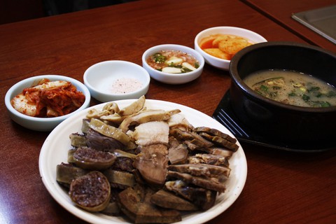 Chợ Gwangjang - thiên đường ẩm thực đường phố giữa lòng Seoul - Ảnh 2. Chợ Gwangjang - thiên đường ẩm thực đường phố giữa lòng Seoul - Ảnh 2.