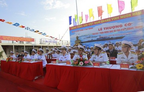 Thượng cờ 2 tàu hộ vệ tên lửa Trần Hưng Đạo và Quang Trung - Ảnh 3. Thượng cờ 2 tàu hộ vệ tên lửa Trần Hưng Đạo và Quang Trung - Ảnh 3.