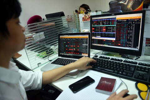 Sau phen điên đảo, thị trường chứng khoán đã tìm được sắc xanh - Ảnh 1. Sau phen điên đảo, thị trường chứng khoán đã tìm được sắc xanh - Ảnh 1.