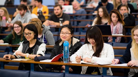 Đại học Anh trúng mánh trước thềm Brexit - Ảnh 1. Đại học Anh trúng mánh trước thềm Brexit - Ảnh 1.