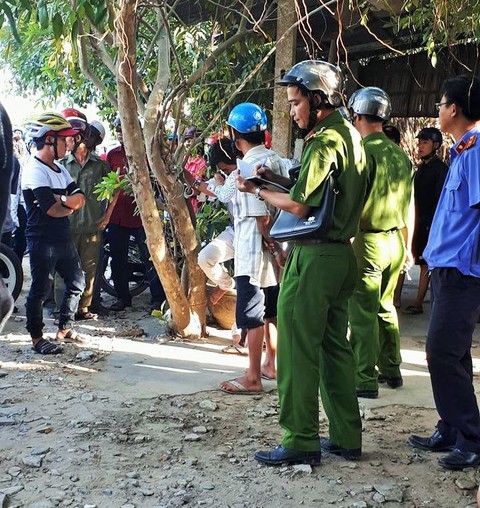 Đâm hai công an bị thương sau khi bị đo nồng độ cồn - Ảnh 1. Đâm hai công an bị thương sau khi bị đo nồng độ cồn - Ảnh 1.