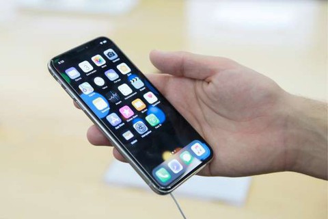 Người dùng iPhone X báo sự cố khi nhận cuộc gọi - Ảnh 1. Người dùng iPhone X báo sự cố khi nhận cuộc gọi - Ảnh 1.