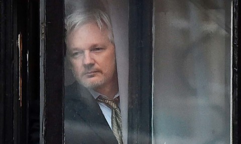 Nỗ lực thoát lẩn trốn bất thành của ông chủ WikiLeaks - Ảnh 4. Nỗ lực thoát lẩn trốn bất thành của ông chủ WikiLeaks - Ảnh 4.