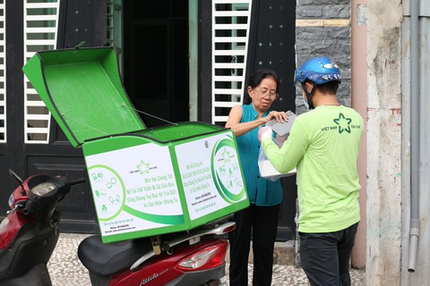 Người trẻ đến tận nhà thu gom rác thải điện tử - Ảnh 1. Người trẻ đến tận nhà thu gom rác thải điện tử - Ảnh 1.