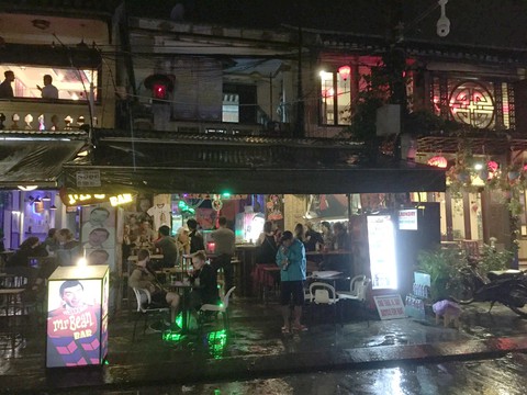 Hội An kiên quyết xử lý dứt điểm tình trạng mất trật tự ở các quầy bar - Ảnh 1. Hội An kiên quyết xử lý dứt điểm tình trạng mất trật tự ở các quầy bar - Ảnh 1.