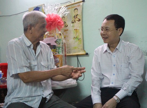 Lãnh đạo TP chúc tết hộ nghèo, gia đình chính sách - Ảnh 1. Lãnh đạo TP chúc tết hộ nghèo, gia đình chính sách - Ảnh 1.
