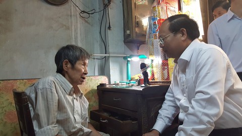 Lãnh đạo TP.HCM thăm chúc Tết hộ nghèo - Ảnh 3. Lãnh đạo TP.HCM thăm chúc Tết hộ nghèo - Ảnh 3.