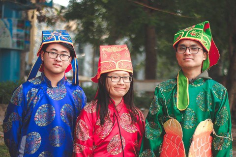 Bạn trẻ nôn nao tiễn ông Công ông Táo về trời - Ảnh 6. Bạn trẻ nôn nao tiễn ông Công ông Táo về trời - Ảnh 6.