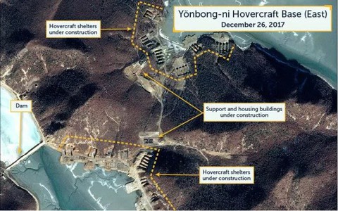 Tham gia Olympic, Triều Tiên vẫn thủ dao sau lưng? - Ảnh 2. Tham gia Olympic, Triều Tiên vẫn thủ dao sau lưng? - Ảnh 2.