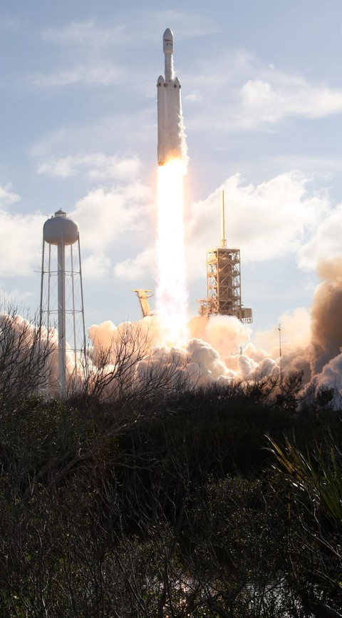 SpaceX phóng tên lửa mạnh nhất thế giới hướng về sao Hỏa - Ảnh 3. SpaceX phóng tên lửa mạnh nhất thế giới hướng về sao Hỏa - Ảnh 3.