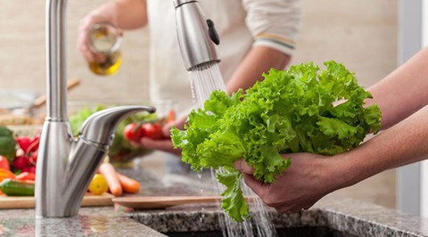 Bữa ăn ngày tết nhiều thịt, thiếu rau - Ảnh 1. Bữa ăn ngày tết nhiều thịt, thiếu rau - Ảnh 1.