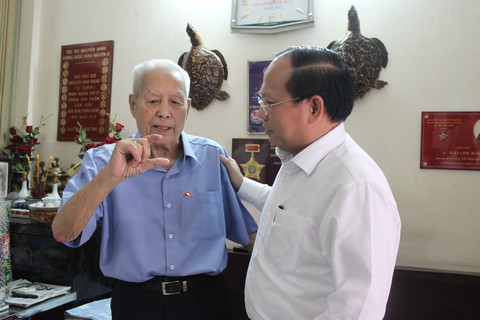 Lãnh đạo TP.HCM thăm chúc Tết hộ nghèo - Ảnh 2. Lãnh đạo TP.HCM thăm chúc Tết hộ nghèo - Ảnh 2.