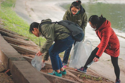 Bạn trẻ nôn nao tiễn ông Công ông Táo về trời - Ảnh 5. Bạn trẻ nôn nao tiễn ông Công ông Táo về trời - Ảnh 5.