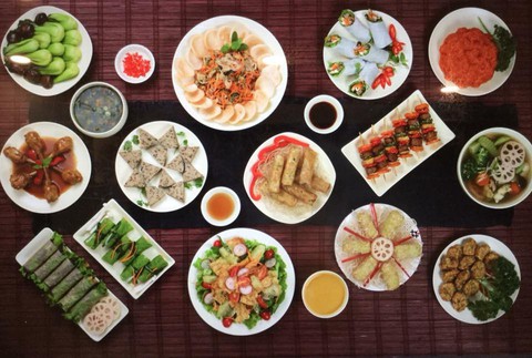 Bạn trẻ nôn nao tiễn ông Công ông Táo về trời - Ảnh 3. Bạn trẻ nôn nao tiễn ông Công ông Táo về trời - Ảnh 3.