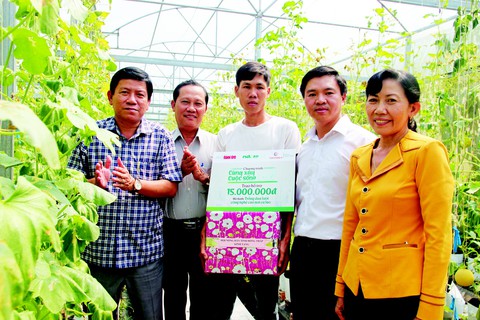 Trao hỗ trợ các mô hình Cùng xây cuộc sống xanh - Ảnh 1. Trao hỗ trợ các mô hình Cùng xây cuộc sống xanh - Ảnh 1.