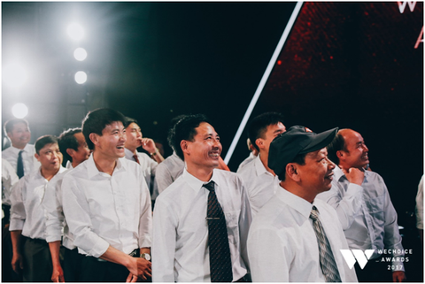 Thầy giáo trường tiểu học Tri Lễ tỏa sáng tại Gala WeChoice Awards 2017  - Ảnh 4.