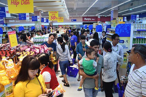 Siêu thị Co.opmart Hồng Ngự tấp nập khách nhờ giảm giá mạnh - Ảnh 2. Siêu thị Co.opmart Hồng Ngự tấp nập khách nhờ giảm giá mạnh - Ảnh 2.